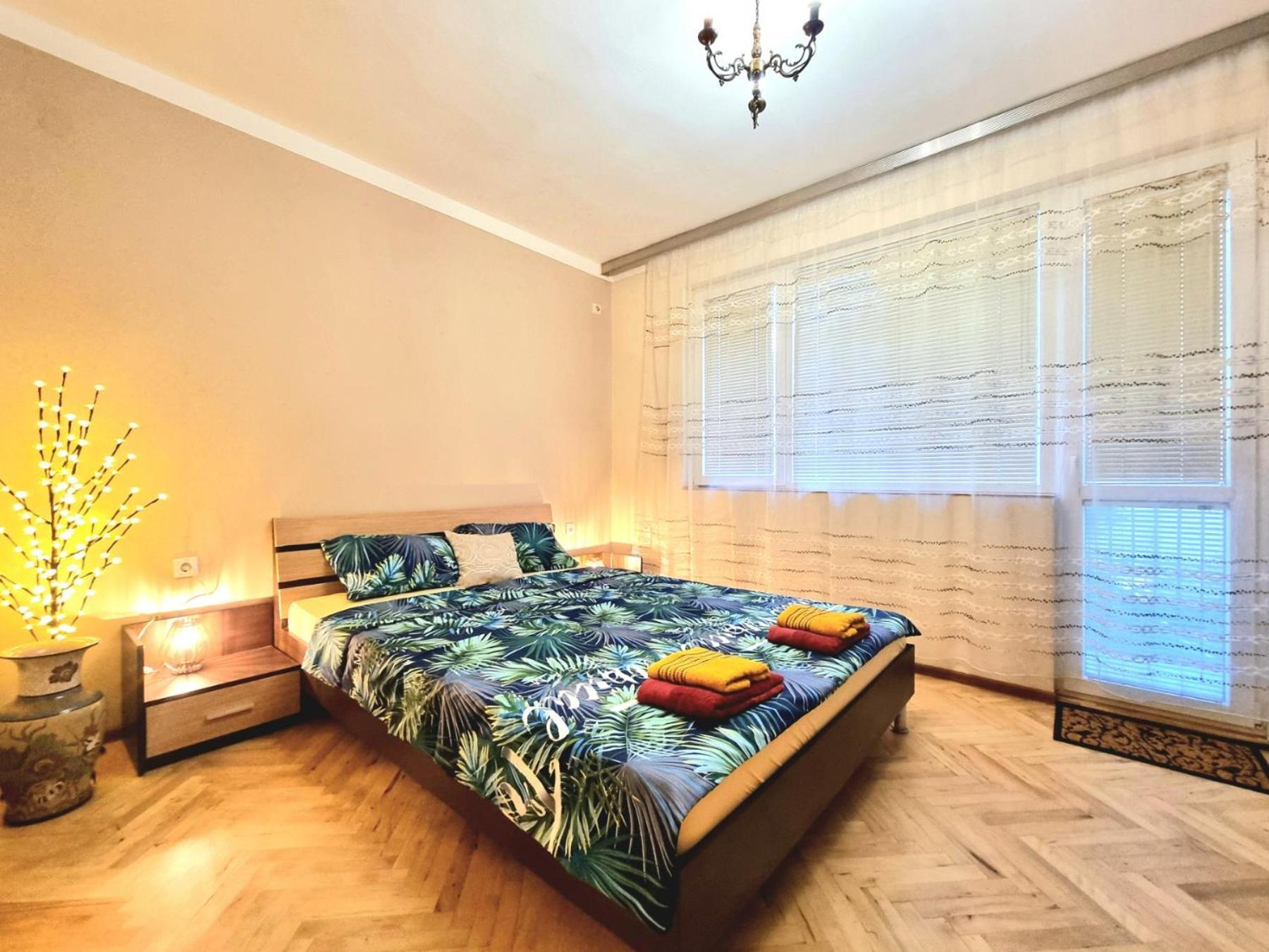 Super Center-Huge 2 Bedrooms Apartment 부르가스 외부 사진