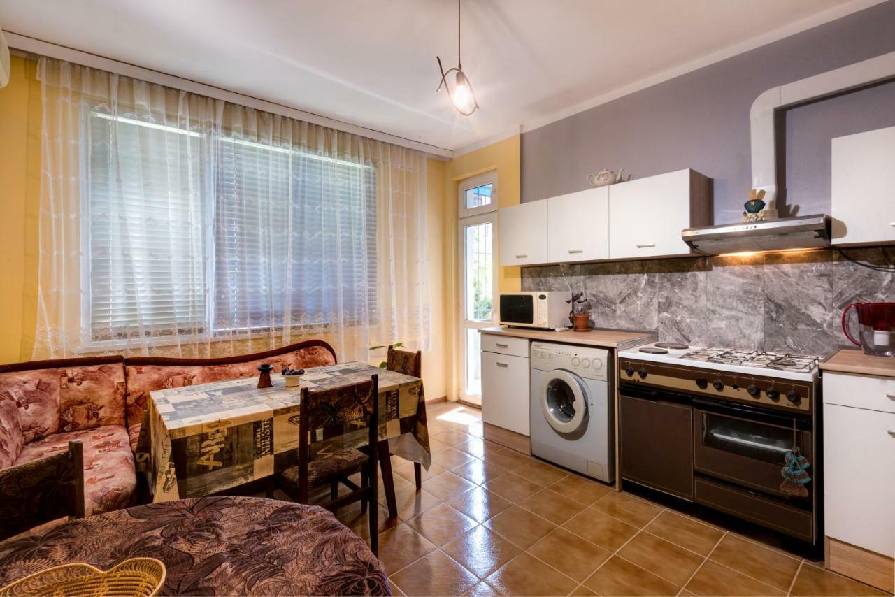 Super Center-Huge 2 Bedrooms Apartment 부르가스 외부 사진